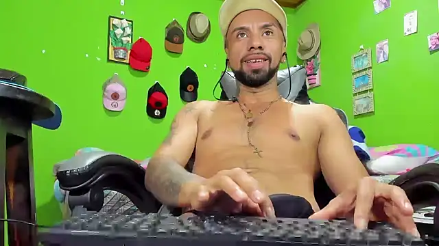 Snapshot of Arian_Pervert chatting on 11.06.25 Arian Pervert online show from 11.06.25