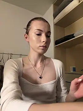 Snapshot of AlisaRussel chatting on 06.21.26 AlisaRussel online show from 06.21.26