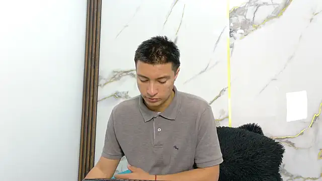 Snapshot of Enzo_03 chatting on 06.12.26 Enzo 03 online show from 06.12.26