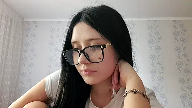 Snapshot of altcutie chatting on 06.18.26 altcutie online show from 06.18.26