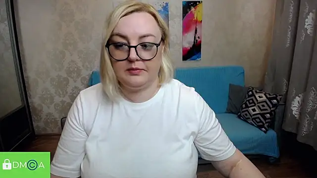 Snapshot of MeowMilf chatting on 06.21.26 MeowMilf online show from 06.21.26