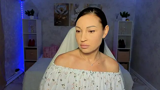 NikoleMills online show from 06.13.26