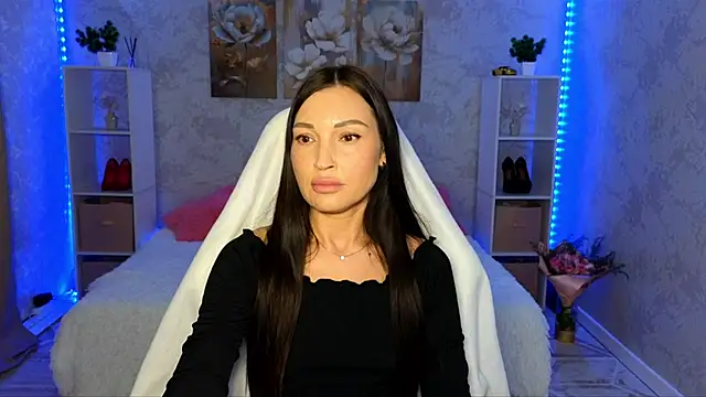 NikoleMills online show from 06.20.26