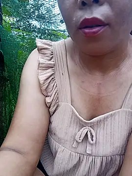 Snapshot of Chin-ni chatting on 06.16.26 Chin-ni online show from 06.16.26
