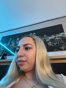 Snapshot of xLexi chatting on 07.20.26 xLexi online show from 07.20.26