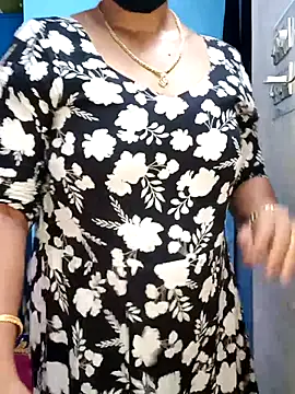Snapshot of tamil_sarah chatting on 07.27.26 tamil sarah online show from 07.27.26