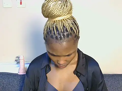Snapshot of cutieglo chatting on 06.12.26 cutieglo online show from 06.12.26