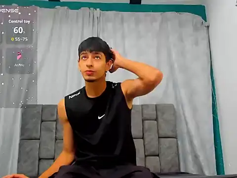 Snapshot of LyanLazarBBC chatting on 07.12.26 LyanLazarBBC online show from 07.12.26