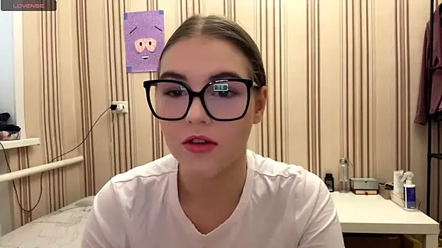 Snapshot of MiaWonderind chatting on 07.23.26 MiaWonderind online show from 07.23.26