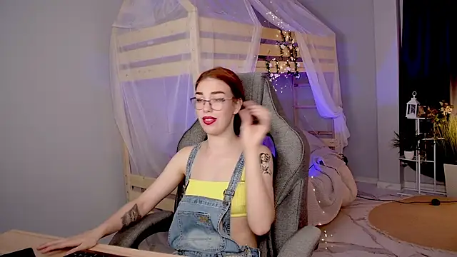 Snapshot of SeraphineDuskryn chatting on 07.14.26 SeraphineDuskryn online show from 07.14.26