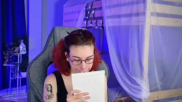 Snapshot of SeraphineDuskryn chatting on 08.04.26 SeraphineDuskryn online show from 08.04.26
