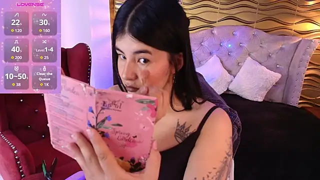 Snapshot of _Ninaharpper chatting on 06.26.26 Ninaharpper online show from 06.26.26