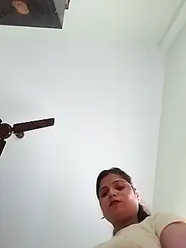 Snapshot of Missridhi chatting on 06.18.26 Missridhi online show from 06.18.26