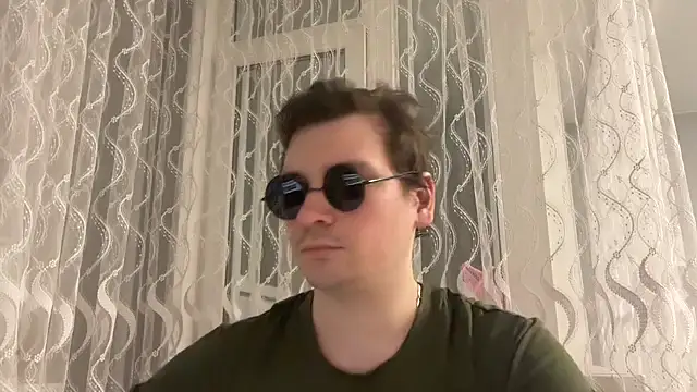 Snapshot of Svertyn chatting on 06.22.26 Svertyn online show from 06.22.26