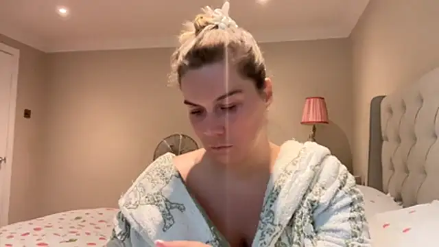 Snapshot of erincheshire chatting on 06.12.26 erincheshire online show from 06.12.26