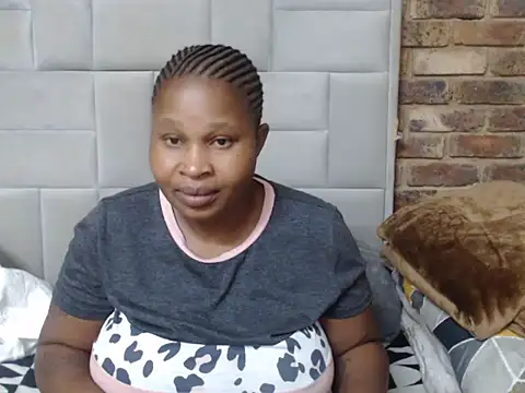 Snapshot of Loyal_Alisha chatting on 06.12.26 Loyal Alisha online show from 06.12.26