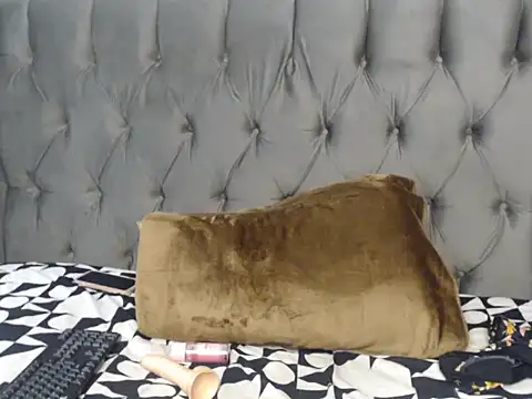Snapshot of Loyal_Alisha chatting on 06.25.26 Loyal Alisha online show from 06.25.26