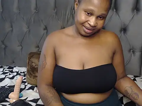 Snapshot of Loyal_Alisha chatting on 06.26.26 Loyal Alisha online show from 06.26.26