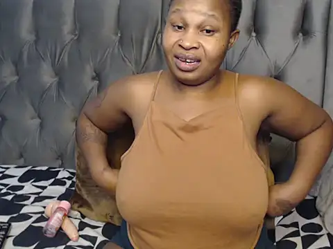 Snapshot of Loyal_Alisha chatting on 07.07.26 Loyal Alisha online show from 07.07.26