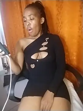 Snapshot of sexxy_ebony_red chatting on 07.06.26 sexxy ebony red online show from 07.06.26