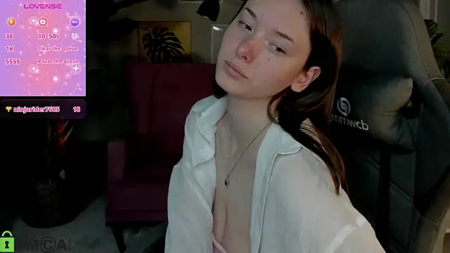 Snapshot of Eva_Leeee chatting on 08.03.26 Eva Leeee online show from 08.03.26