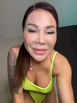 Snapshot of Golden__PollyX chatting on 06.14.26 Golden PollyX online show from 06.14.26