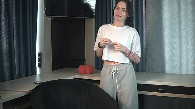 Snapshot of ErminiaBiles chatting on 06.14.26 ErminiaBiles online show from 06.14.26