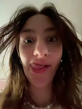 Snapshot of Violet_Velvet chatting on 06.18.26 Violet Velvet online show from 06.18.26