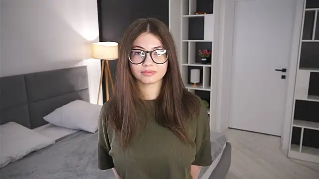 Snapshot of EarlieMominee chatting on 06.16.26 EarlieMominee online show from 06.16.26