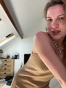 Snapshot of blanchevalmont chatting on 06.17.26 blanchevalmont online show from 06.17.26