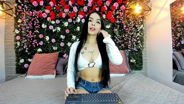 Snapshot of BelaPoncee chatting on 06.14.26 BelaPoncee online show from 06.14.26
