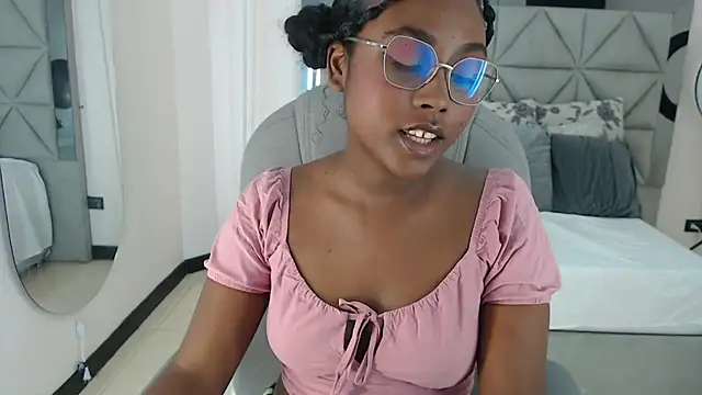 Snapshot of lily_mendoza chatting on 07.10.26 lily mendoza online show from 07.10.26