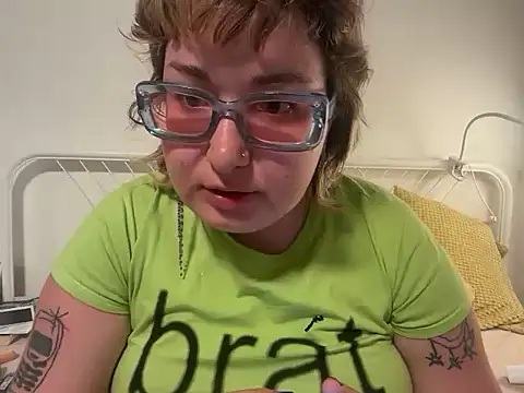 Snapshot of mysteradecadent chatting on 06.14.26 mysteradecadent online show from 06.14.26