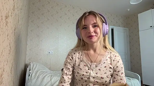 Snapshot of TeodoraBinney chatting on 06.14.26 TeodoraBinney online show from 06.14.26