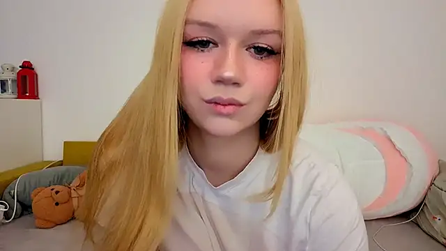 Snapshot of viyy chatting on 06.15.26 viyy online show from 06.15.26