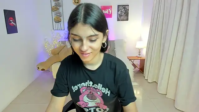 Snapshot of Susy_Doll1 chatting on 06.23.26 Susy Doll1 online show from 06.23.26