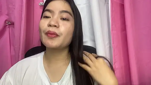 Snapshot of LouveniaDebeer chatting on 06.16.26 LouveniaDebeer online show from 06.16.26