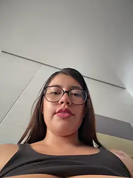 Snapshot of Saracalderon chatting on 07.28.26 Saracalderon online show from 07.28.26