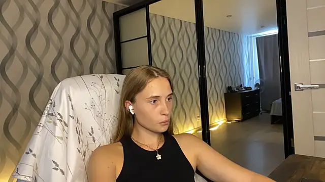 Snapshot of Miss_Luna_meow chatting on 07.17.26 Miss Luna meow online show from 07.17.26