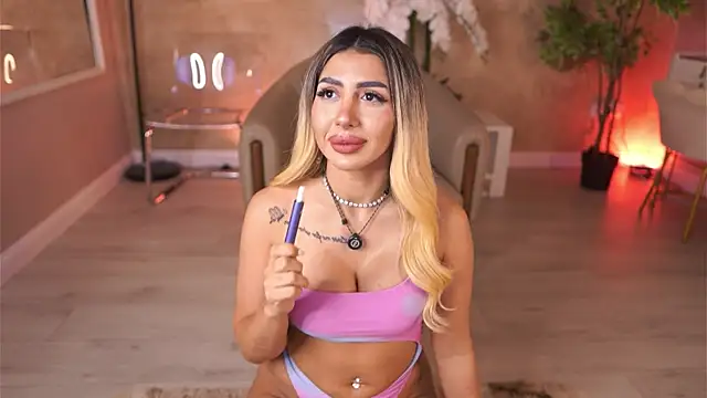 Snapshot of LucyyRosse chatting on 06.27.26 LucyyRosse online show from 06.27.26