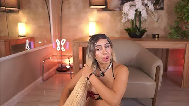 Snapshot of LucyyRosse chatting on 07.13.26 LucyyRosse online show from 07.13.26