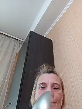 Snapshot of Kriss-Miss-Kiss chatting on 06.18.26 Kriss-Miss-Kiss online show from 06.18.26
