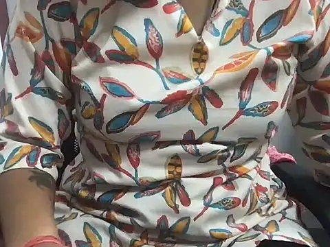 Snapshot of Kashmiri_Queen chatting on 06.16.26 Kashmiri Queen online show from 06.16.26