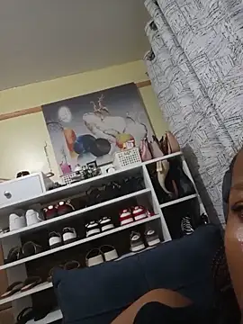 Snapshot of weskely chatting on 06.16.26 weskely online show from 06.16.26