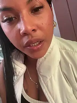 Snapshot of sophiagomezx chatting on 06.17.26 sophiagomezx online show from 06.17.26