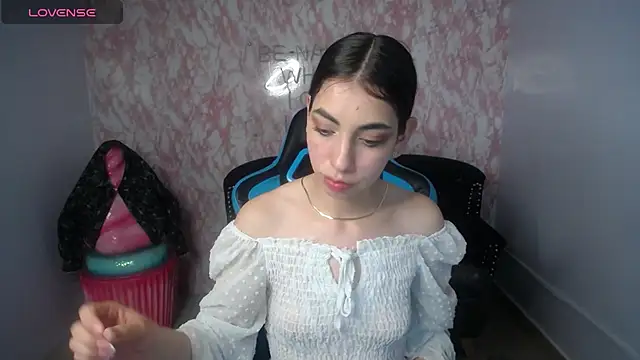 Snapshot of KiaraStar_ch chatting on 07.24.26 KiaraStar ch online show from 07.24.26