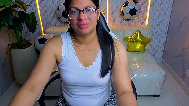 Snapshot of sarah_bay_tx chatting on 06.19.26 sarah bay tx online show from 06.19.26