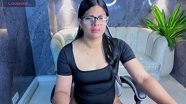 Snapshot of sarah_bay_tx chatting on 07.18.26 sarah bay tx online show from 07.18.26
