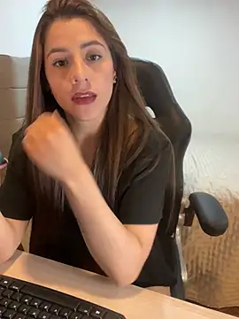 Snapshot of vivian_segreti chatting on 06.27.26 vivian segreti online show from 06.27.26