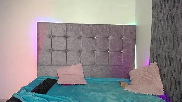 Snapshot of zira_lux chatting on 06.25.26 zira lux online show from 06.25.26